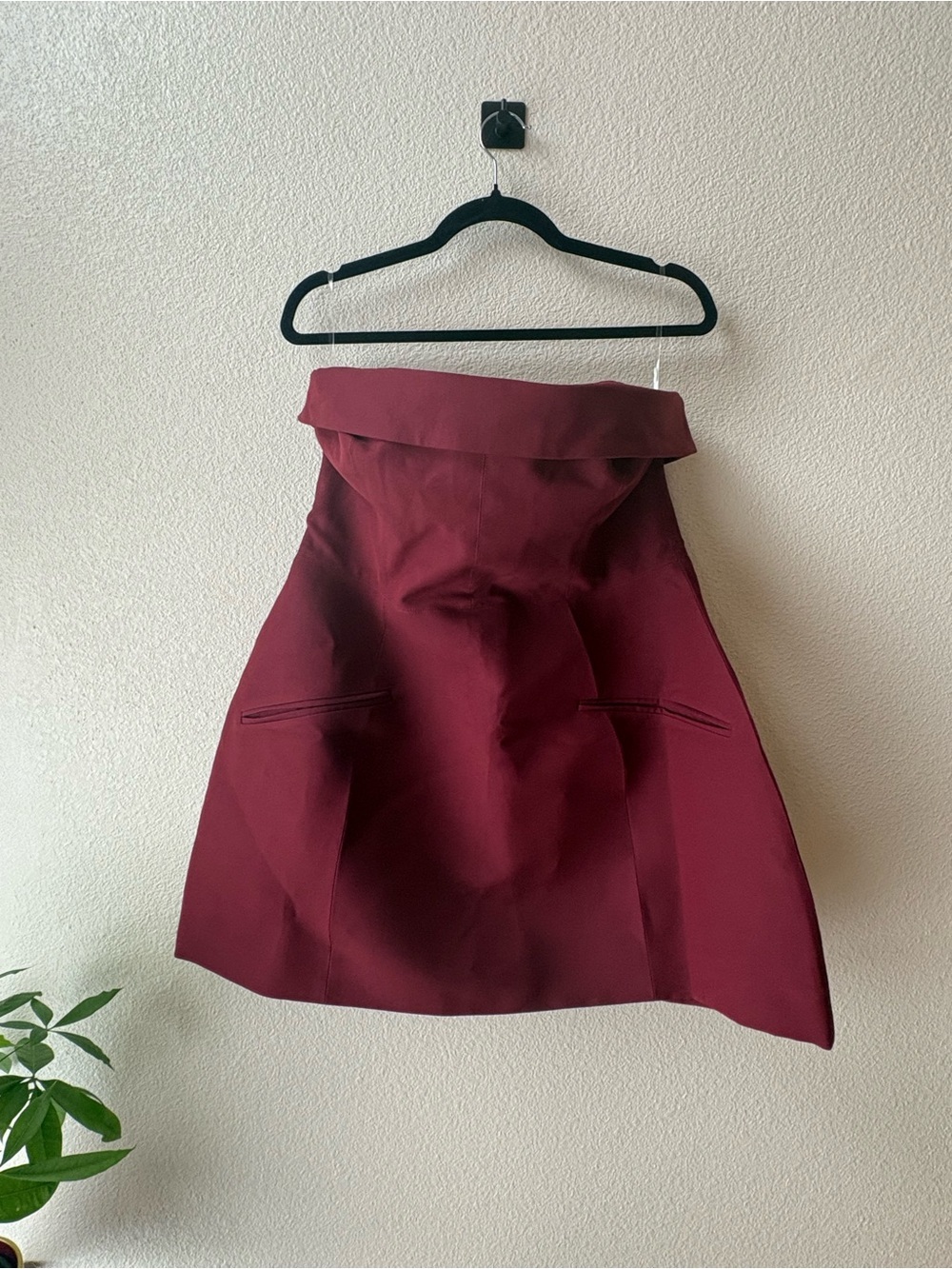 Oh Polly Structured Strapless Mini Dress in Burgundy - Picture 3 of 5